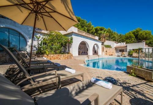 Font de Sa Cala Holiday Home Sleeps 10 With Pool