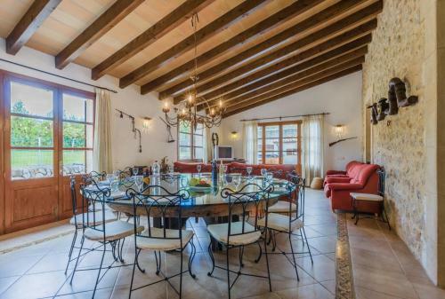 Sa Pobla Villa Sleeps 14 With Pool And Air Con