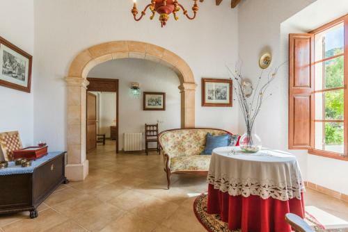 Sa Pobla Villa Sleeps 14 With Pool And Air Con