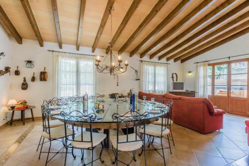 Sa Pobla Villa Sleeps 14 With Pool And Air Con