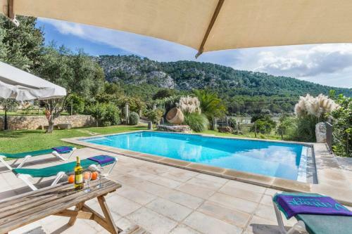 Sa Pobla Villa Sleeps 14 With Pool And Air Con