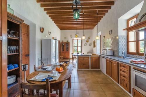 Sa Pobla Villa Sleeps 14 With Pool And Air Con