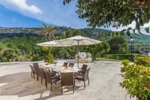 Sa Pobla Villa Sleeps 14 With Pool And Air Con