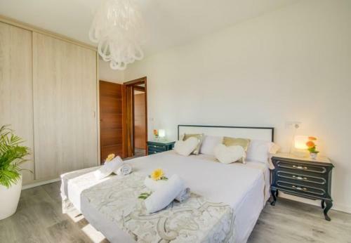 Sa Pobla Villa Sleeps 6 With Pool Air Con And Wifi
