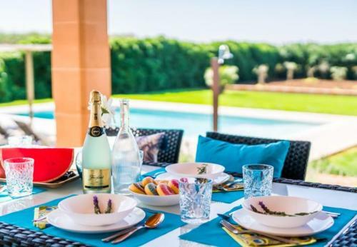 Sa Pobla Villa Sleeps 6 With Pool Air Con And Wifi