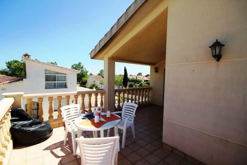 Riumar "eva", 300m To Beach, Private Pool, On-site-service, Dog Beach