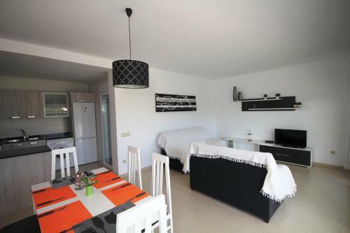 Riumar "marc", 550m To Beach, Private Pool, On-site-service, Dog Beach