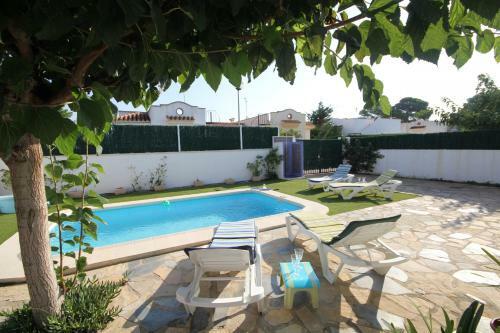 Riumar "nati", 250m To Beach, Private Pool, On-site-service, Dog Beach