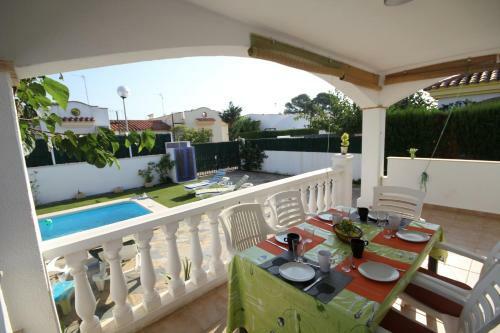Riumar "nati", 250m To Beach, Private Pool, On-site-service, Dog Beach
