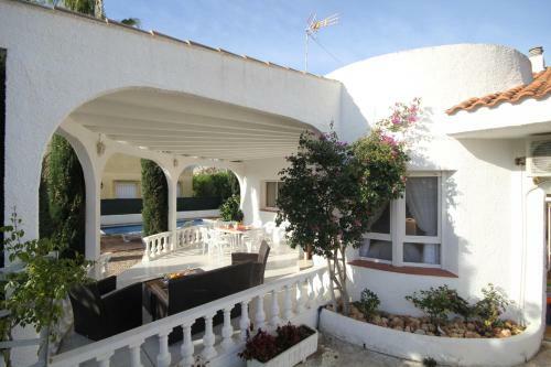 Riumar "lorenzo", 400m To Beach, Private Pool, On-site-service, Dog Beach