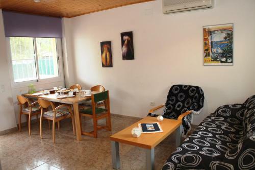 Riumar "juana", 300m To Beach, Private Pool, On-site-service, Dog Beach