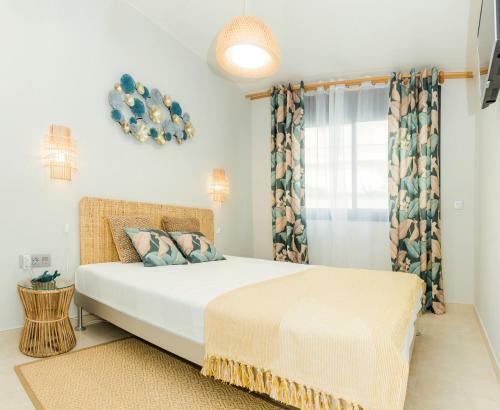 Beige And Classic Sea View Apartment