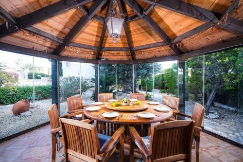 Xabia Villa Sleeps 6 With Pool Air Con And Wifi
