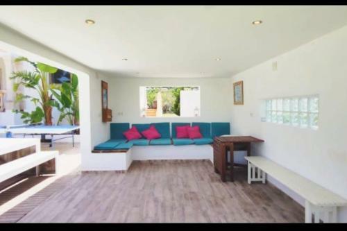 Immaculate 5-bed Villa In Xabia