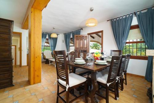 Xabia Villa Sleeps 6 Pool Wifi