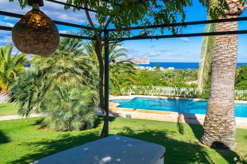 Xabia Villa Sleeps 8 With Pool Air Con And Wifi