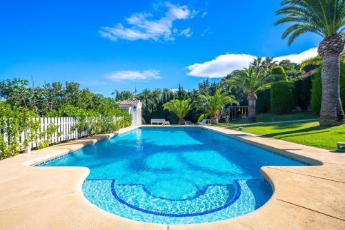 Xabia Villa Sleeps 8 With Pool Air Con And Wifi