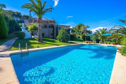 Xabia Villa Sleeps 8 With Pool Air Con And Wifi
