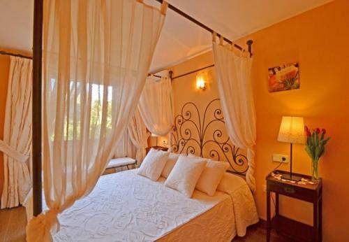 El Toro Villa Sleeps 8 With Pool Air Con And Wifi