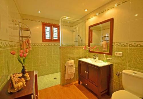 El Toro Villa Sleeps 8 With Pool Air Con And Wifi