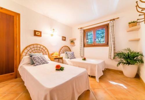 Cala Mondrago Holiday Home Sleeps 6 With Pool