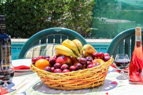 Cottage In Bermejo 7 Km From �lora