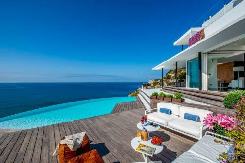 Es Cubells Villa Sleeps 12 With Pool And Air Con