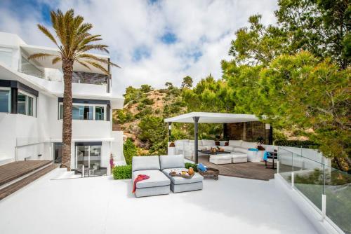 Es Cubells Villa Sleeps 12 With Pool And Air Con