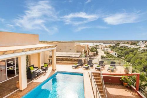 Cala Llonga Villa Sleeps 6 With Pool Air Con And Wifi