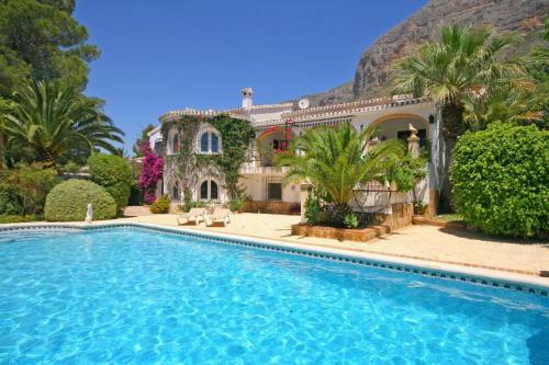 Xabia Villa Sleeps 8 Pool Wifi