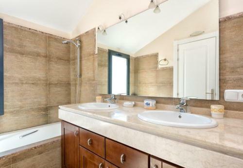 Sitio de Calahonda Apartment Sleeps 6 Pool Air Con