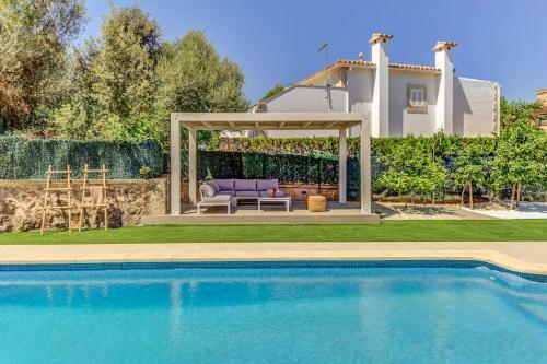 Villa In Es Mal Pas Sleeps 8 With Pool And Air Con