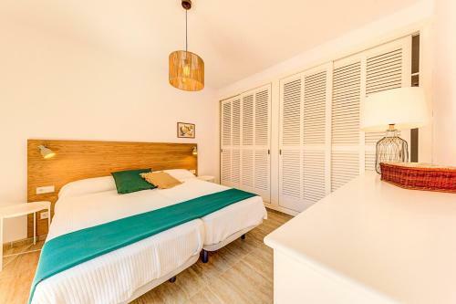 Villa In Es Mal Pas Sleeps 8 With Pool And Air Con
