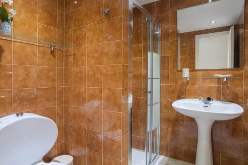 Stunning 2-bedroom Apartment Close To The Beach