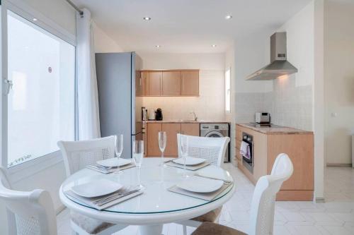 Stunning 2-bedroom Apartment Close To The Beach