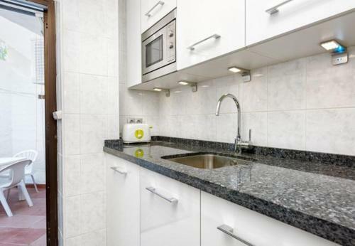 Cabopino Apartment Sleeps 4 Pool Air Con Wifi