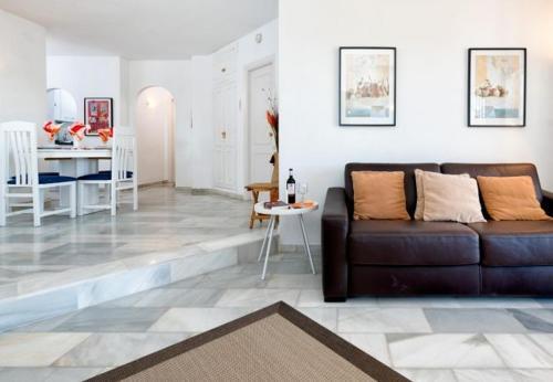 Cabopino Apartment Sleeps 4 Pool Air Con Wifi