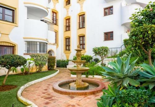 Cabopino Apartment Sleeps 6 Pool Air Con Wifi