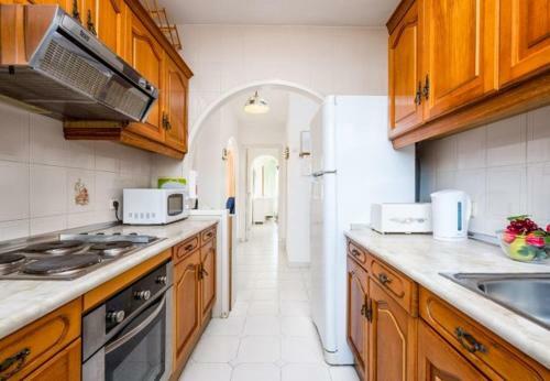 Cabopino Apartment Sleeps 6 Pool Air Con Wifi