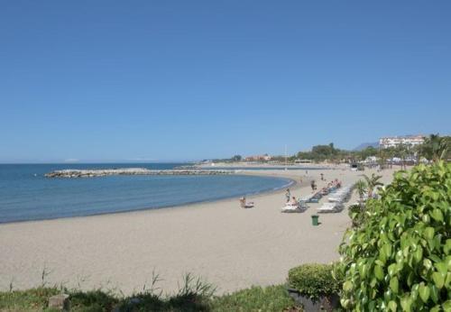 Cabopino Apartment Sleeps 6 Pool Air Con Wifi