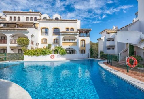 Cabopino Apartment Sleeps 6 Pool Air Con Wifi