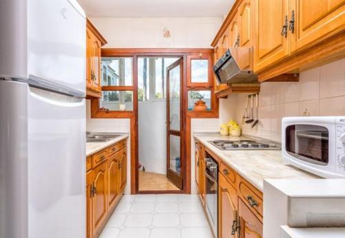 Cabopino Apartment Sleeps 6 Pool Air Con Wifi