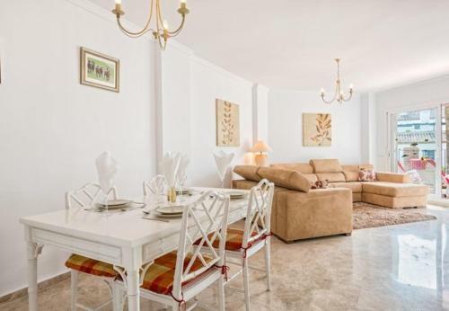 Sitio de Calahonda Apartment Sleeps 4 Pool Air Con