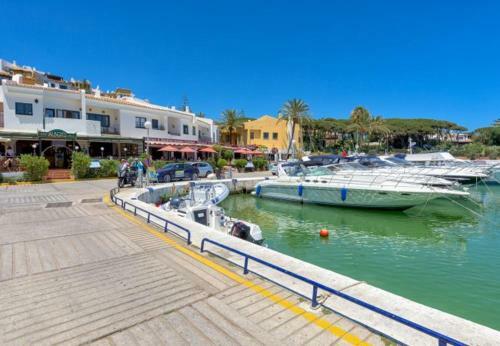 Sitio de Calahonda Apartment Sleeps 6 Pool Air Con