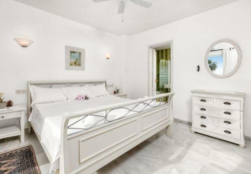 Cabopino Apartment Sleeps 4 Pool Air Con Wifi