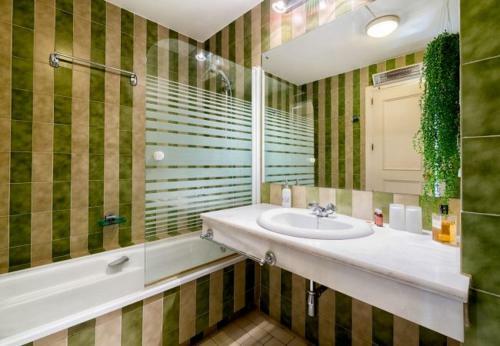 Cabopino Apartment Sleeps 4 Pool Air Con Wifi
