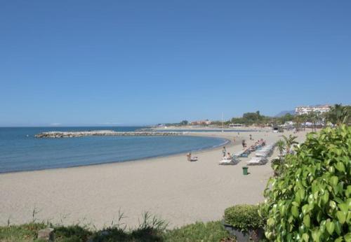 Cabopino Apartment Sleeps 4 Pool Air Con Wifi