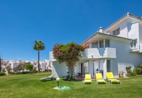 Cabopino Apartment Sleeps 4 Pool Air Con Wifi