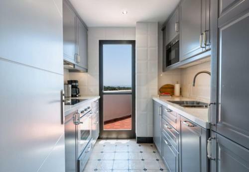 Cabopino Apartment Sleeps 4 Pool Air Con Wifi