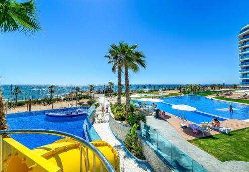 Punta Prima Apartment Sleeps 4 With Pool Air Con And Wifi